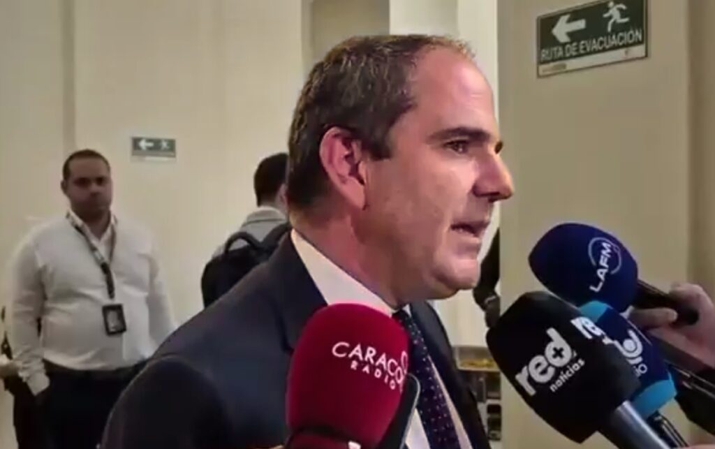 Gabriel Vallejo anuncia estrategia del Centro Democrático para elecciones 2026.