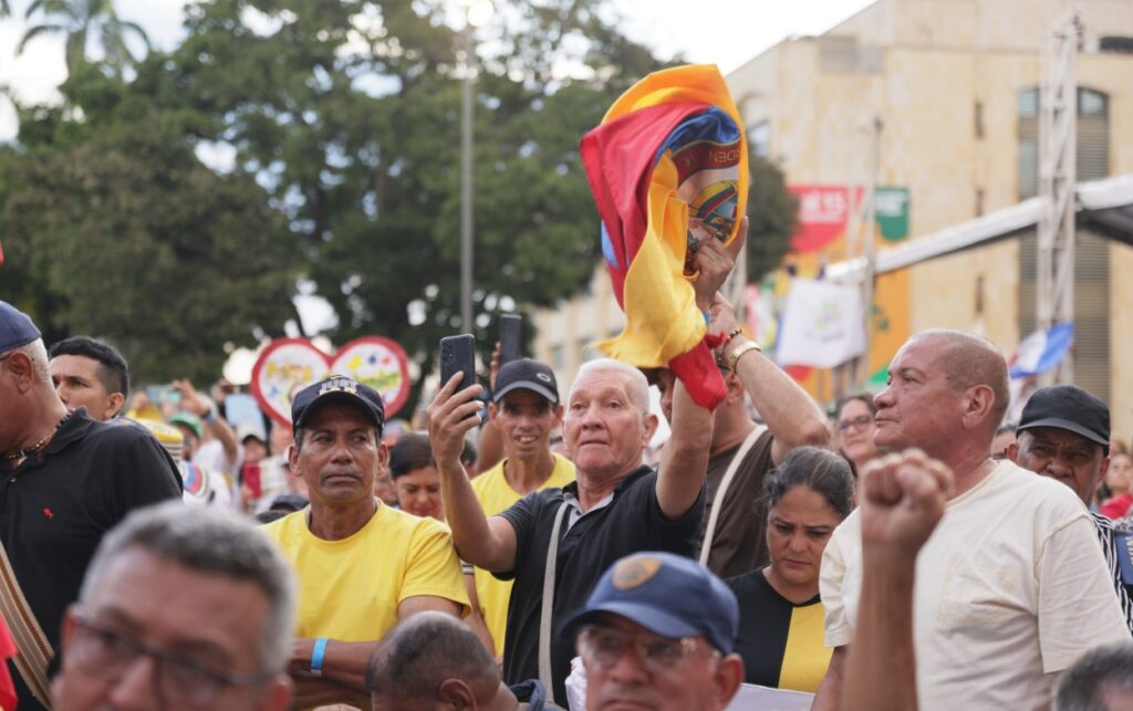 Gustavo Petro defendió el derecho constitucional a la reunión ciudadana.