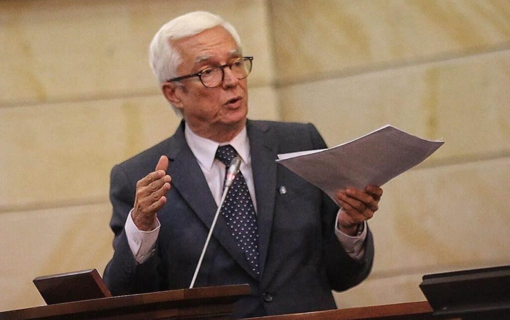 Jorge Enrique Robledo señaló que la descertificación ignora el papel de la demanda en EE. UU.