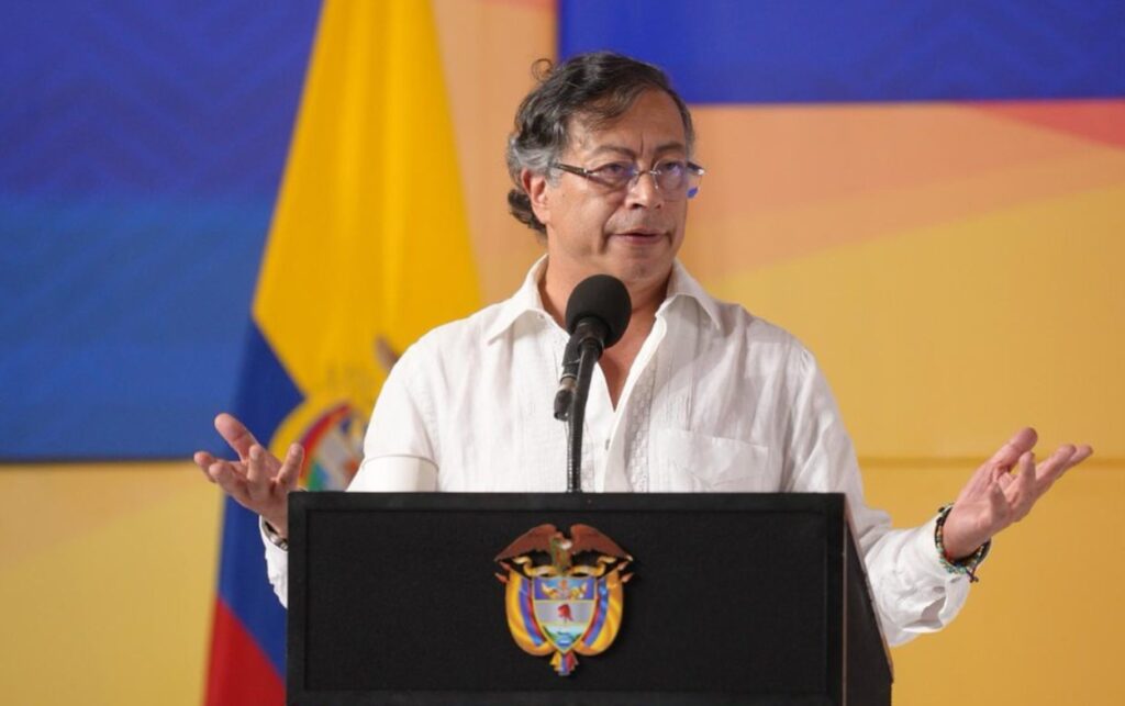 Presidente Gustavo Petro en Barranquilla durante discurso sobre justicia. 