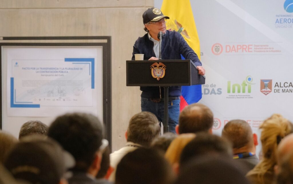 Presidente Petro alerta sobre corrupción y pide nueva ley de salud.