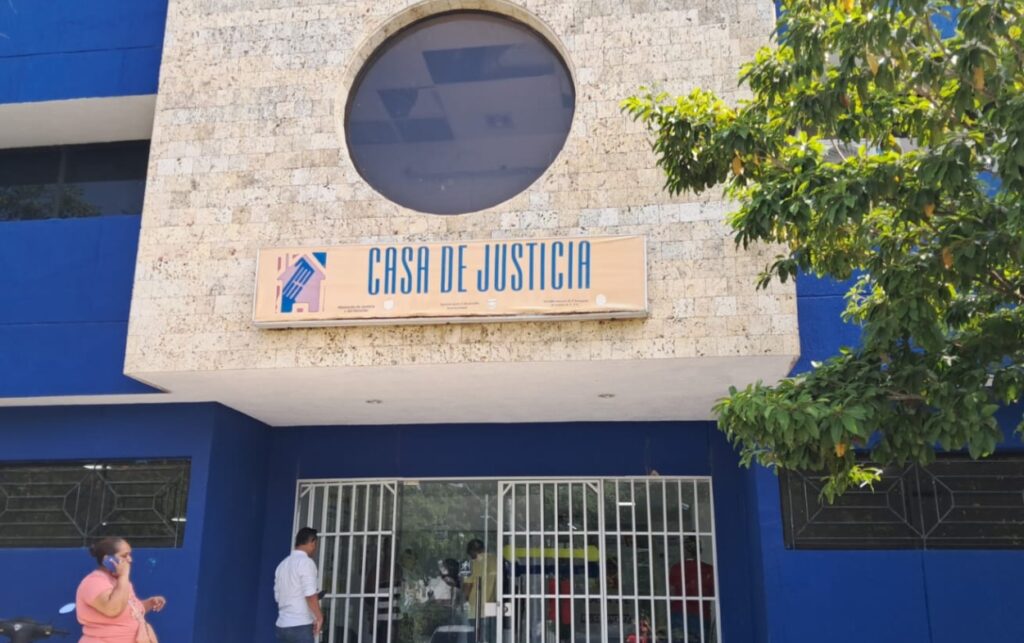 Vista de la fachada de la casa de Justicia en el Country.