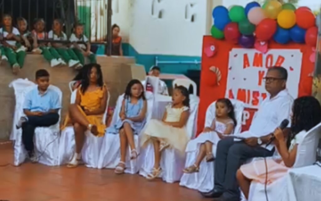 Conversatorio escolar sobre Apuntes históricos de Turbana.