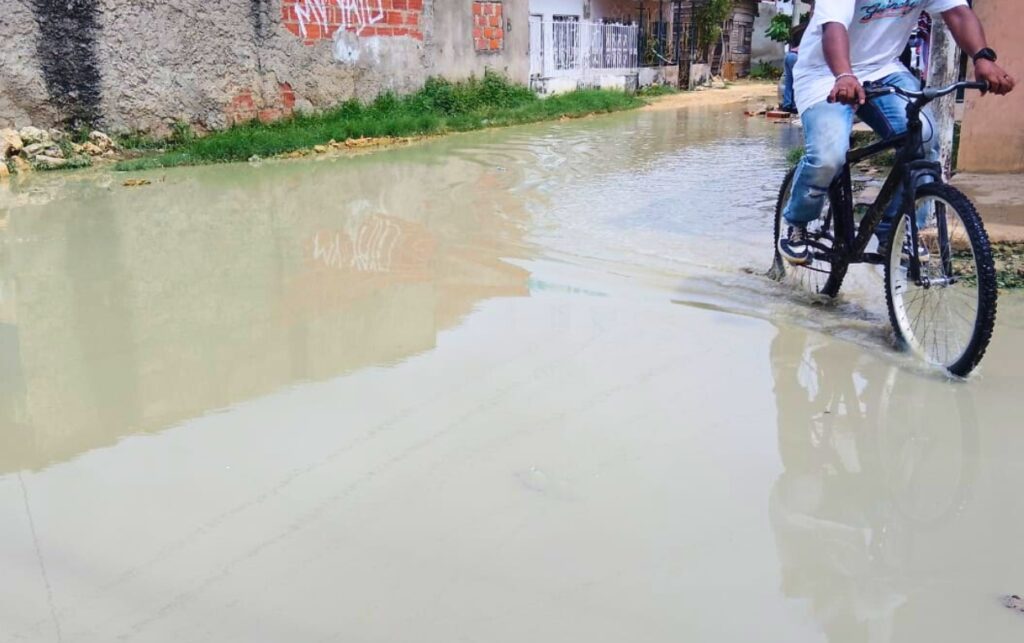 El agua estancada en el sector de Campamento en Olaya Herrera, genera riesgo sanitario. 