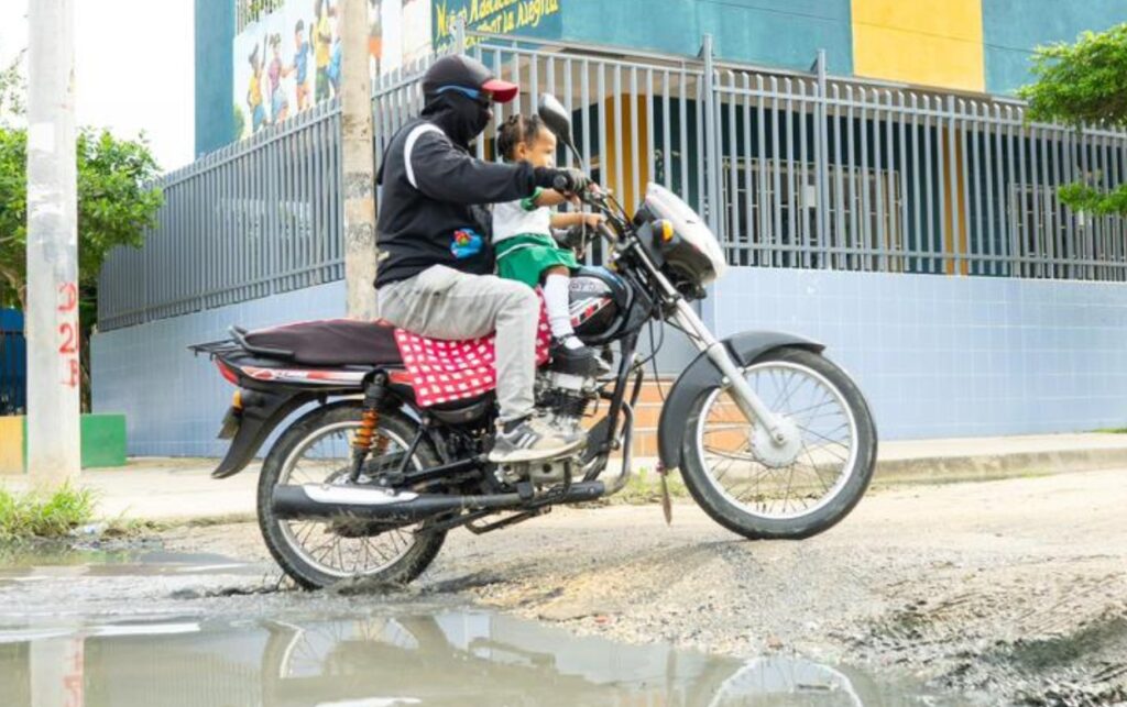 El agua residual en las calles será historia con la instalación del alcantarillado.