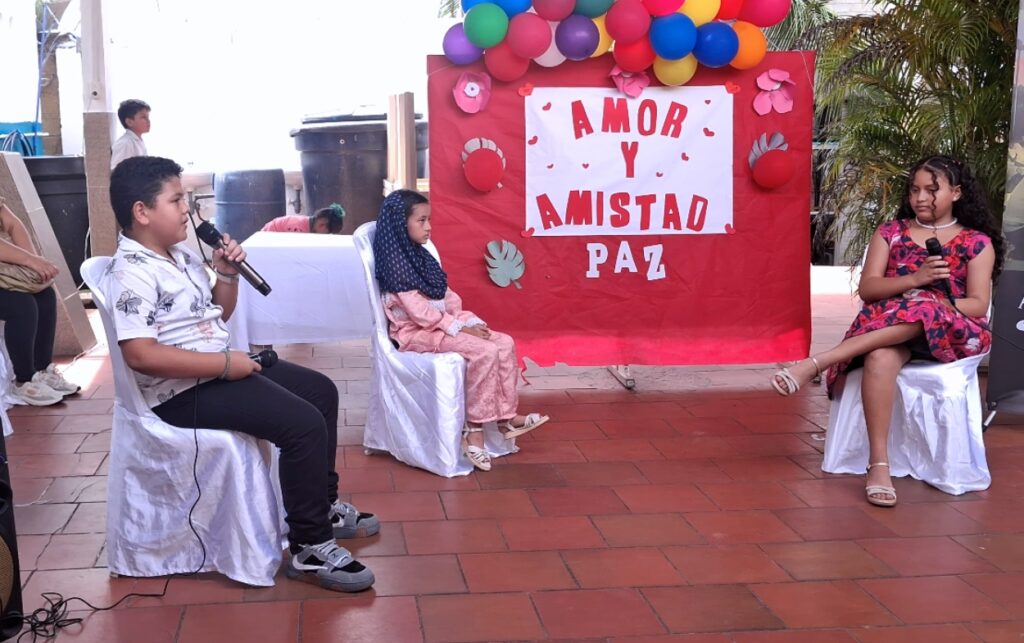 Niños turbaneros participan en actividades de memoria histórica.
