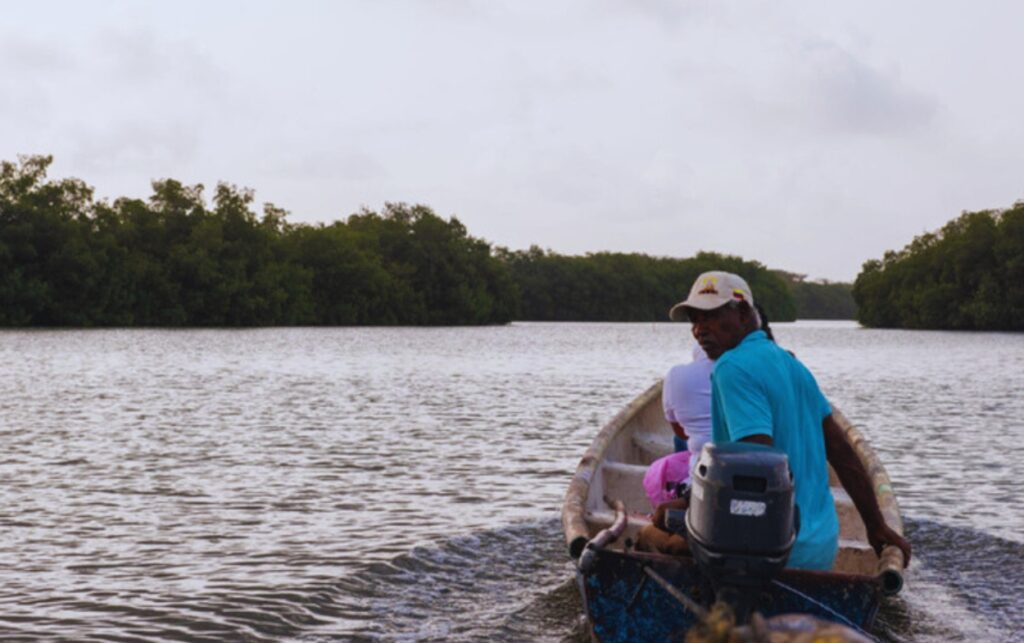 Pescadores artesanales denuncian pérdidas por vertimientos de Aguas de Cartagena.