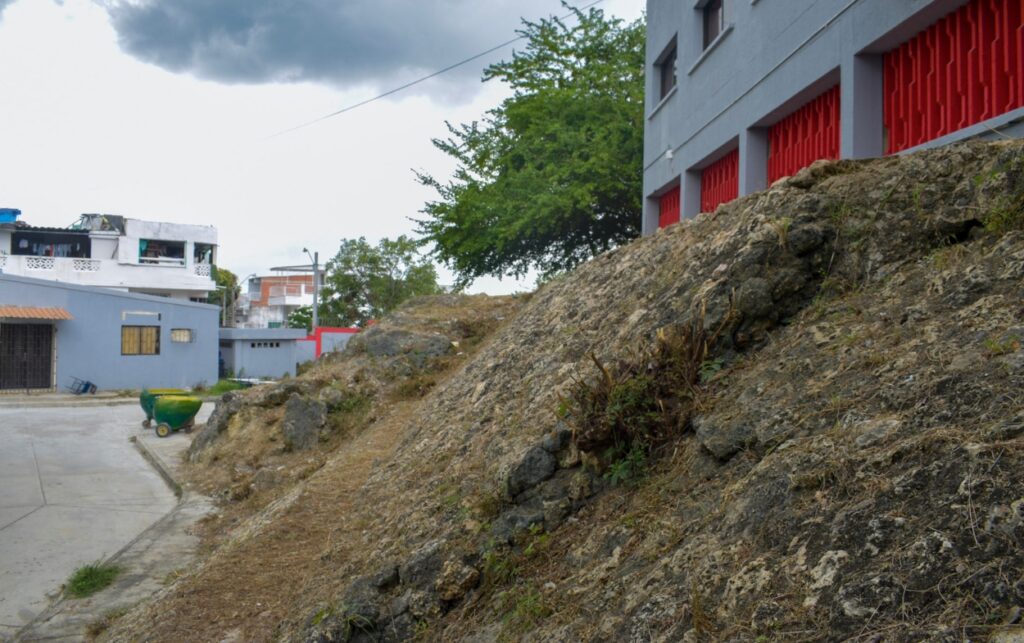 Rector de la Normal Superior alerta sobre daños por obras inconclusas. 