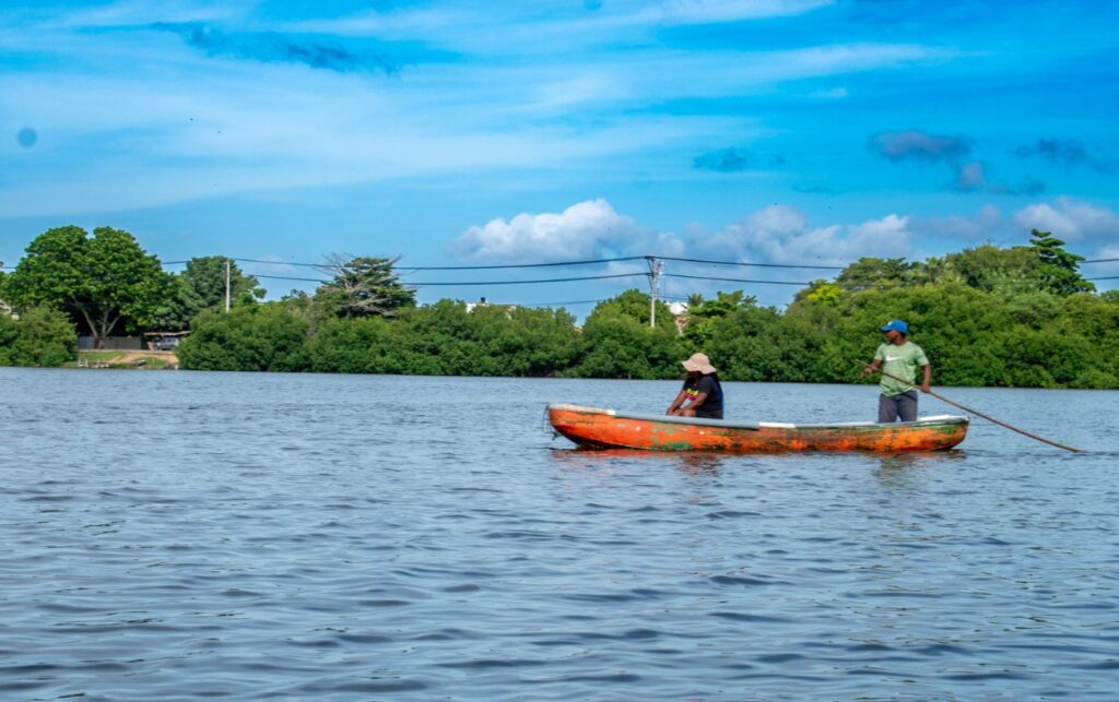 Los pescadores denuncian sedimentación que afecta su sustento en Cartagena.