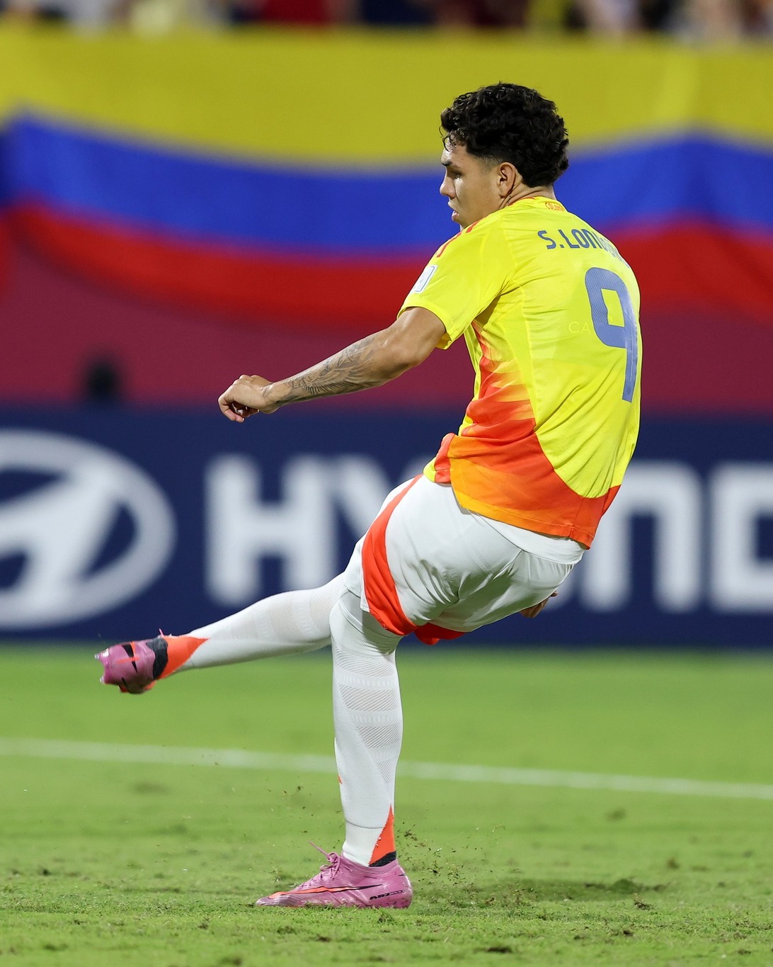 Santiago Londoño ejecutó y convirtió el penal que le dio el segundo gol a Colombia ante Corea del Norte. Foto: Cortesía-CONMEBOL.