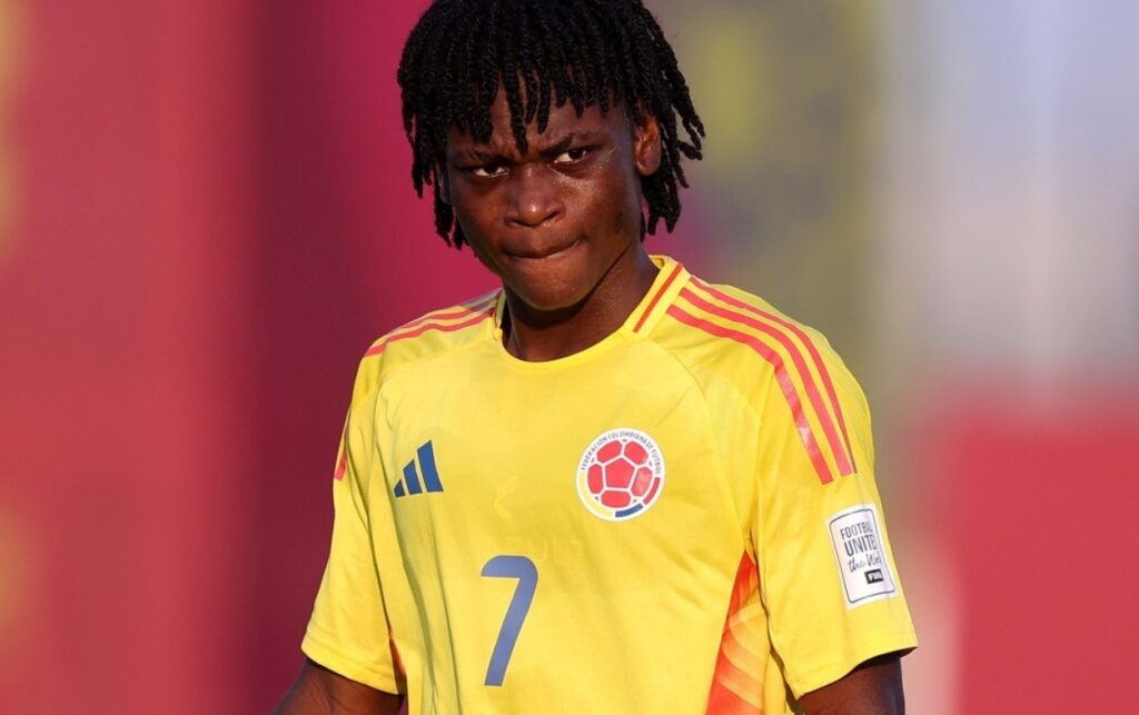 Delantero de la Selección Colombia Sub 17 muestra frustración tras el empate sin goles ante El Salvador. 