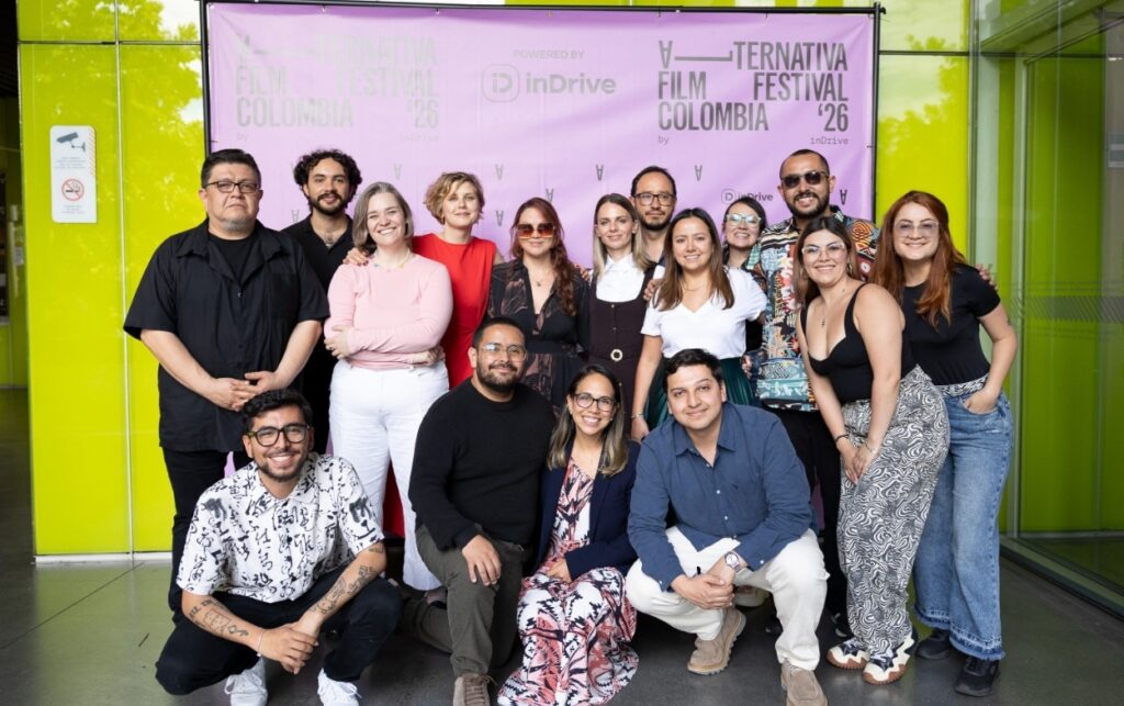 Equipo organizador del Alternativa Film Festival 2026 posa en Medellín durante la presentación oficial del evento.