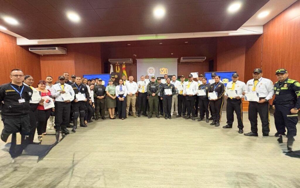 Participantes del curso anti-extorsión reciben certificación del GAULA.