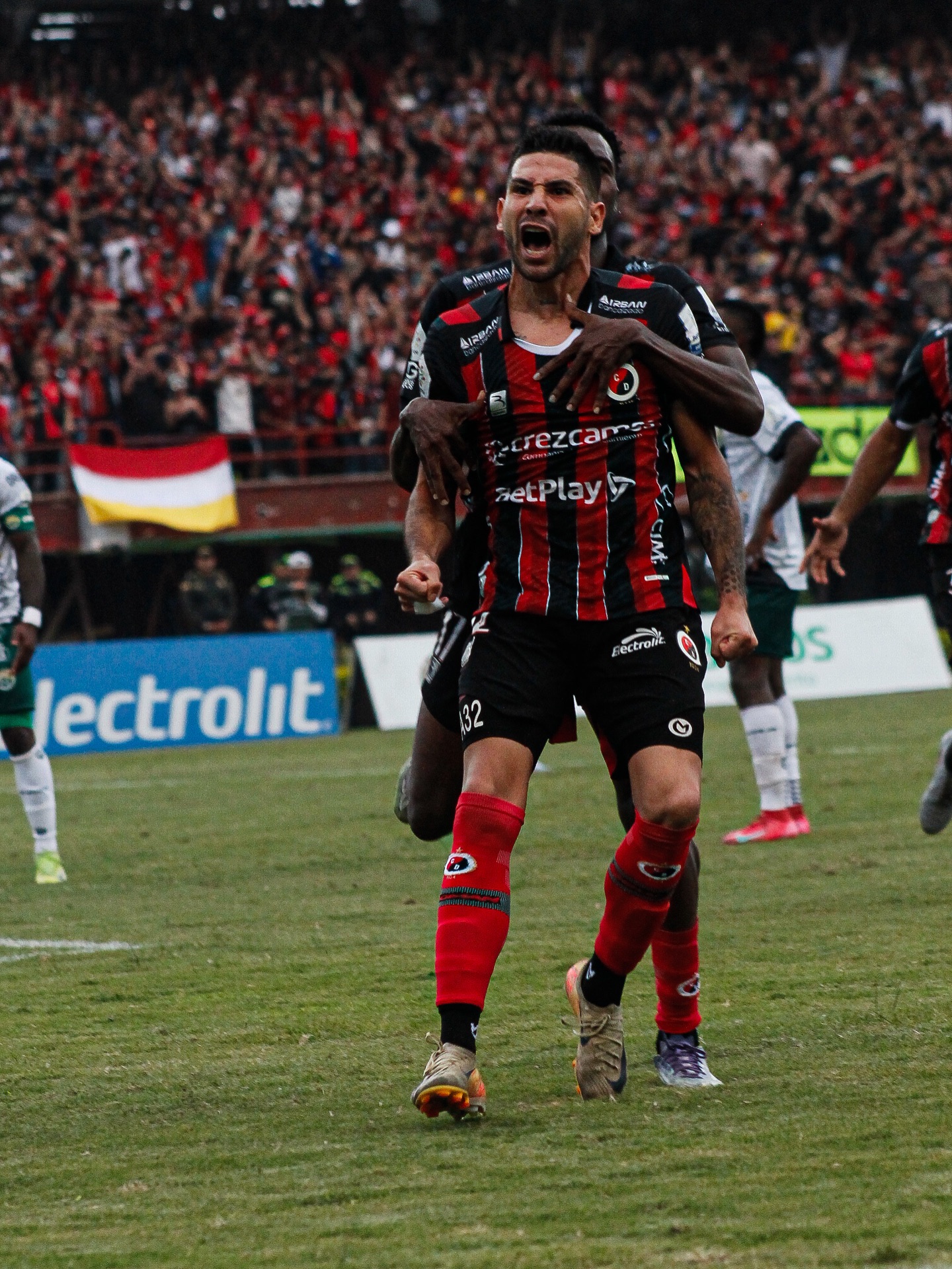 El goleador Jonathan Agudelo festeja a rabiar el gol con el que le dio la victoria al Cúcuta ante Real Cundinamarca en la final.