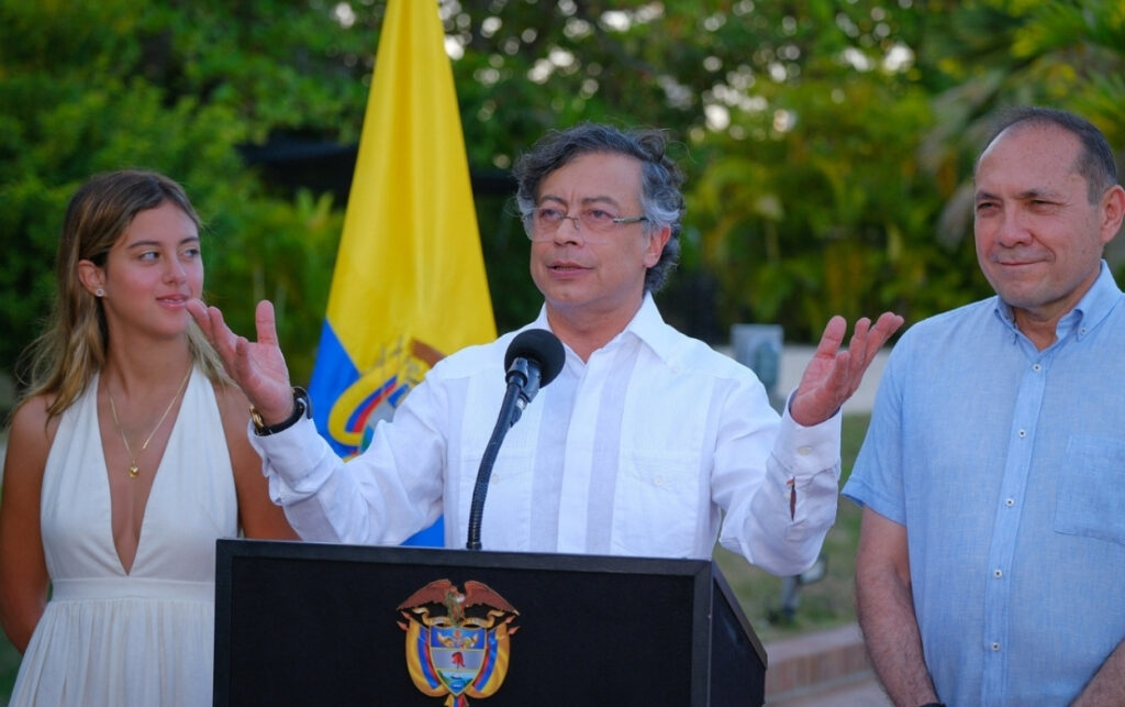 El presidente Gustavo Petro anuncia que el Salario Mínimo en Colombia sube para 2026 y eleva el ingreso mensual de los trabajadores a $2 millones. 