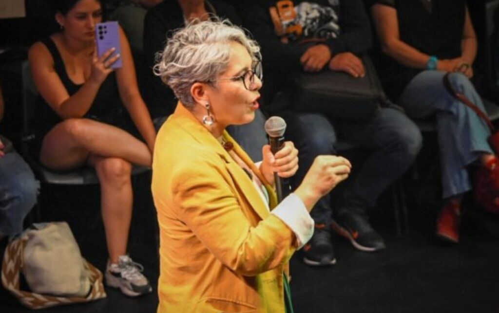 María José Pizarro interviene en un encuentro político. A través de un video celebró la decisión de El CNE sobre la fusión de Progresistas.