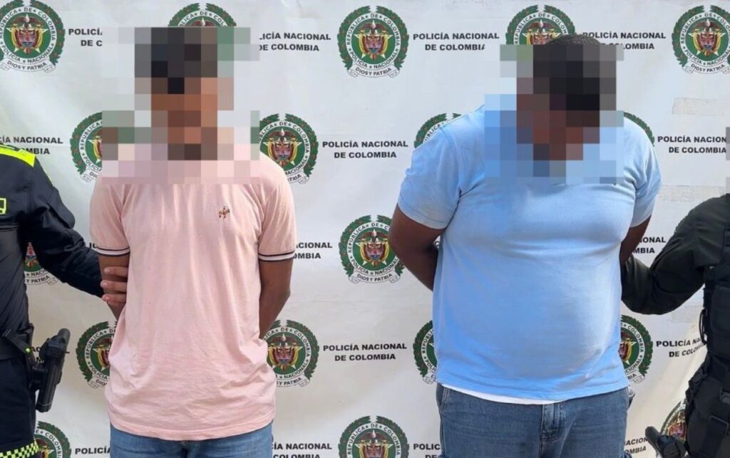 Presuntos implicados en intento de fleteo custodiados por la Policía Metropolitana de Cartagena. 