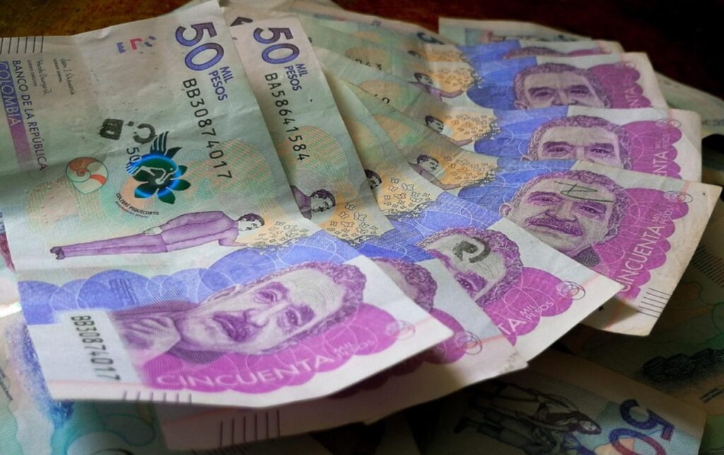 Billetes de pesos colombianos representan los $125 billones de recursos que el decreto plantea repatriar para fortalecer sectores productivos del país.