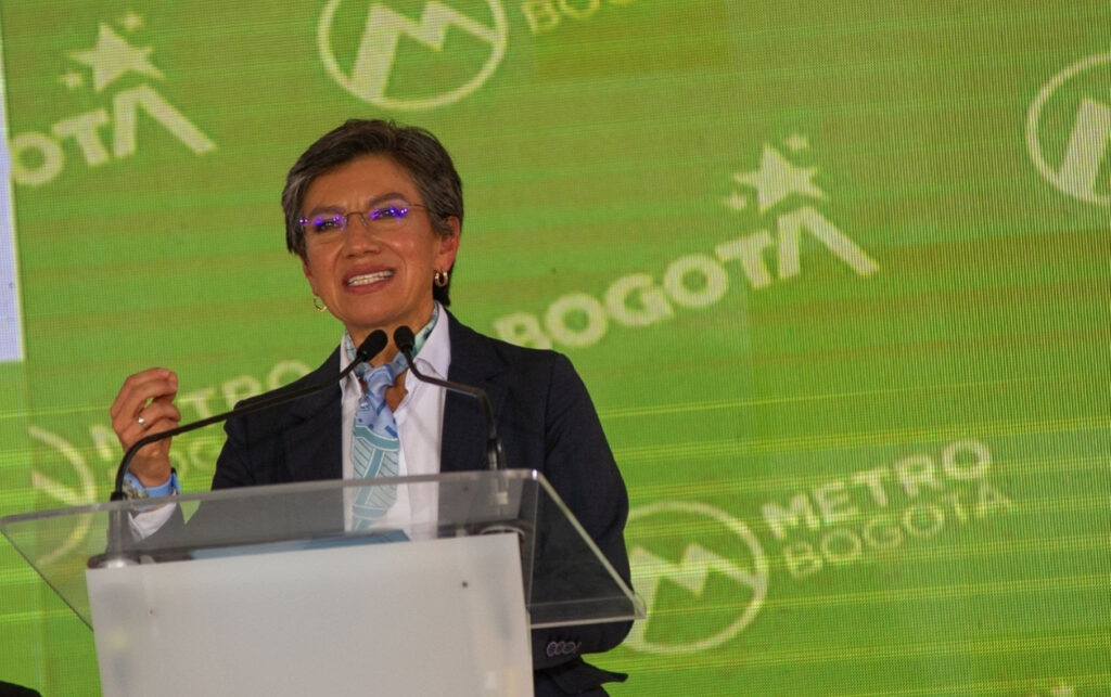 Claudia López fija postura tras fallo en el que la Corte suspendió decreto de emergencia económica y social en Colombia.