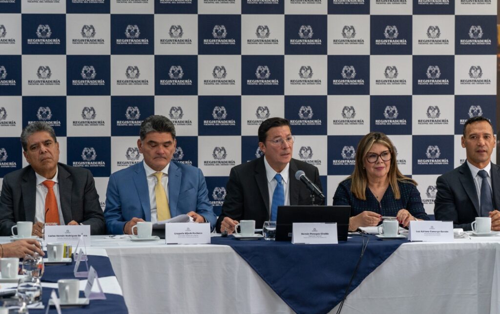 Comisión de seguimiento electoral analiza riesgos y controles en 13 mil puestos de votación antes de las elecciones nacionales.