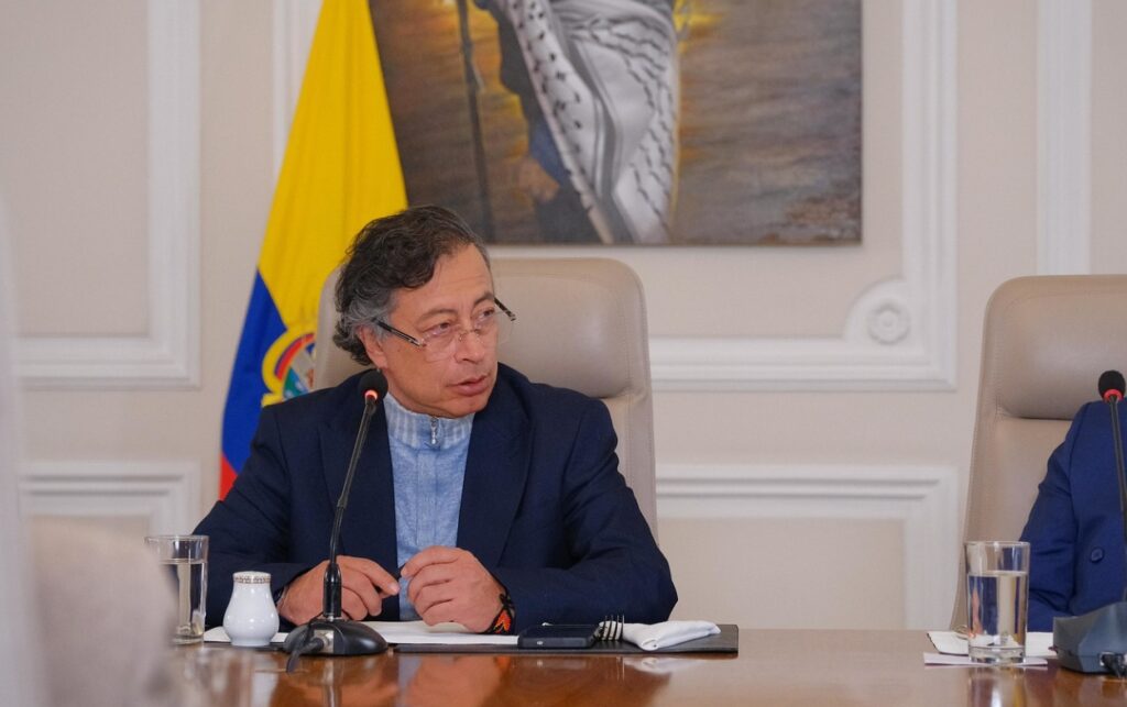 El Presidente Gustavo Petro en un consejo de ministros, imagen de archivo. El mandatario anunció medidas relacionadas con el Precio de la Gasolina y la estabilidad fiscal.