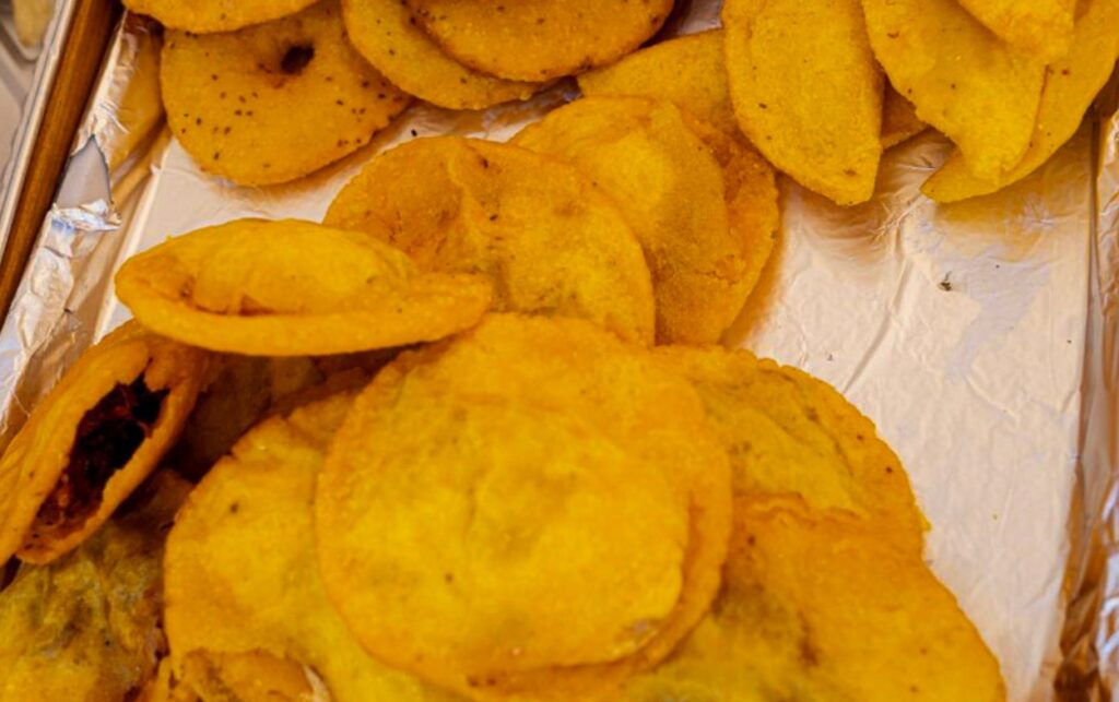 Fritos típicos cartageneros exhibidos en el Festival del Frito, uno de los eventos gastronómicos de las Fiestas de la Candelaria 2026