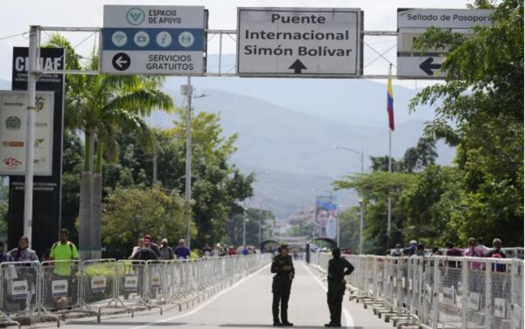 Frontera con Venezuela_ Puente Internacional Simón Bolívar con control migratorio activo y circulación habitual. 