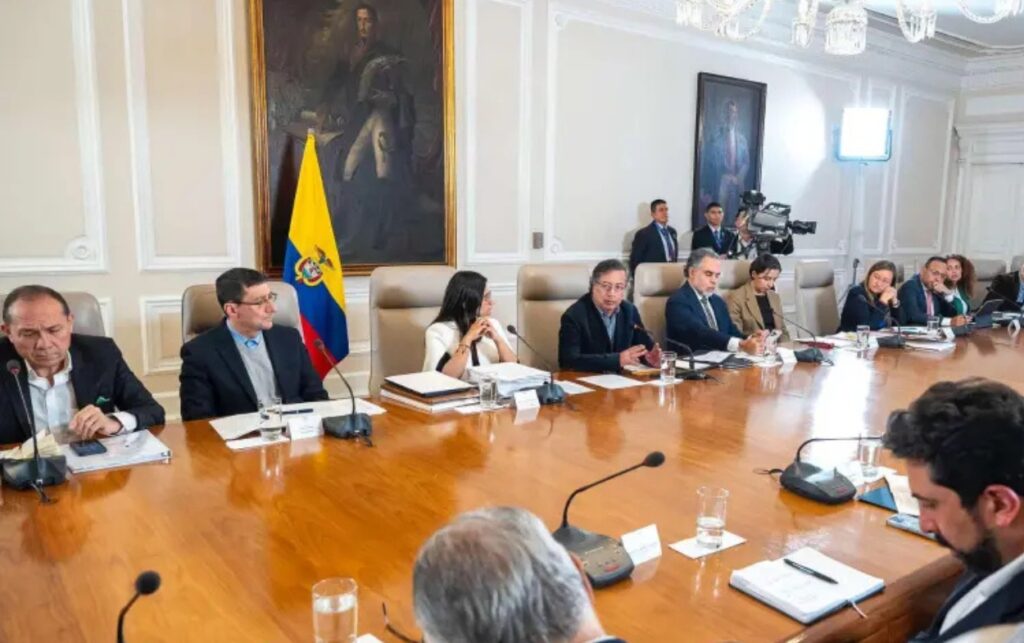 Imagen de archivo, presidente Petro durante un consejo de ministros. Ayer los funcionarios apoyaron la defensa de la soberanía nacional.