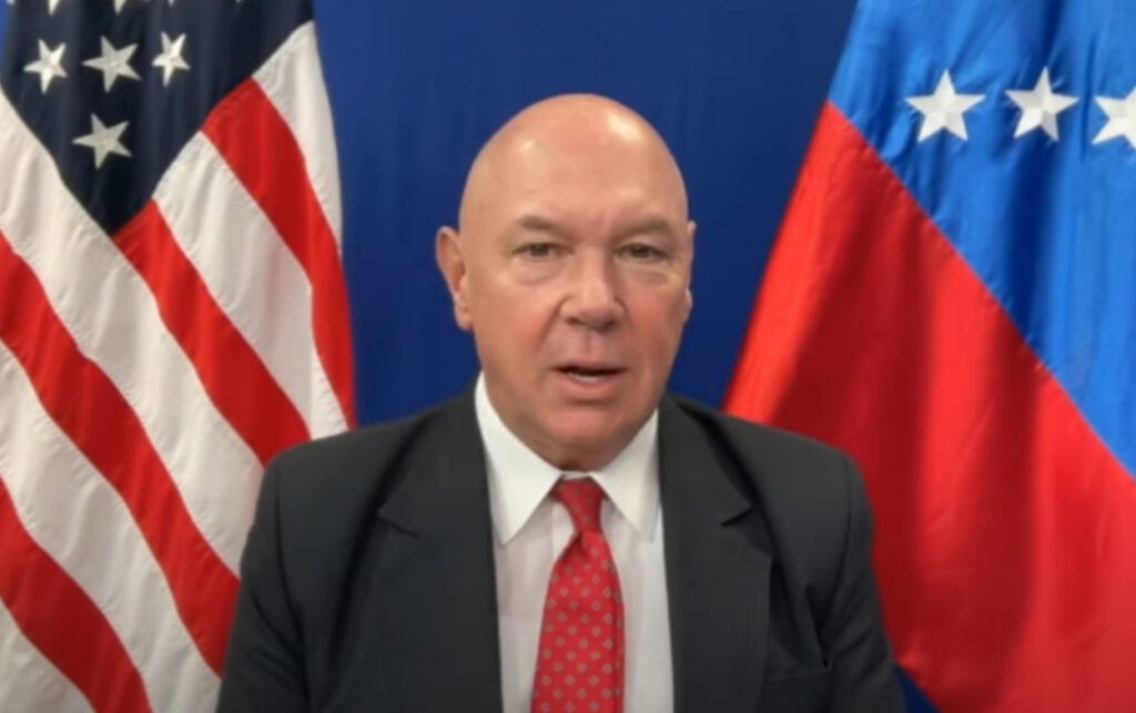 Jhon McNamara, Encargado de Negocios de la Embajada de los Estados Unidos en el país.