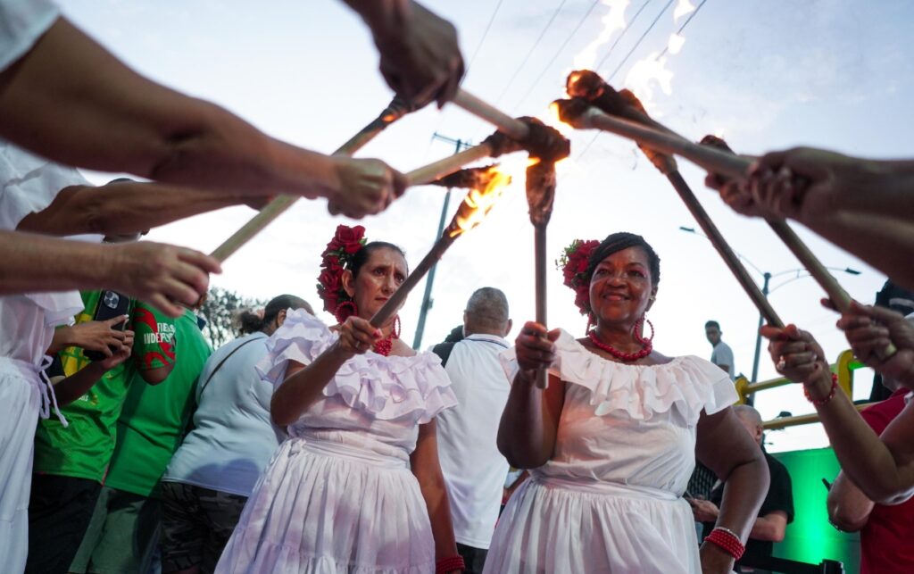 Más de 2 mil metros cuadrados del Parque de La Virgencita se convirtieron en escenario de rituales culturales y danzas tradicionales durante su emotiva reapertura en Blas de Lezo