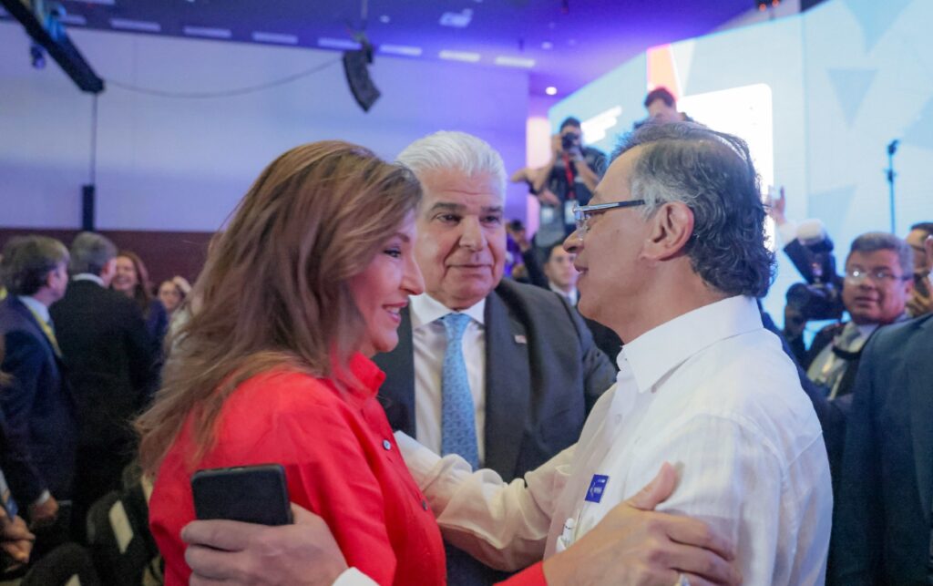 Más de 2.500 líderes políticos respaldan al presidente Petro tras su llamado al diálogo continental en Panamá. 