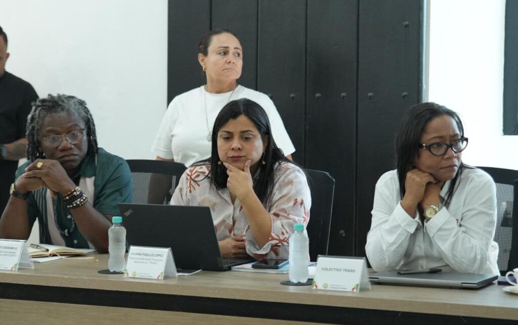 Representantes de docentes y sociedad civil analizaron la rehabilitación de 31 colegios durante la Junta Distrital de Educación en Cartagena.