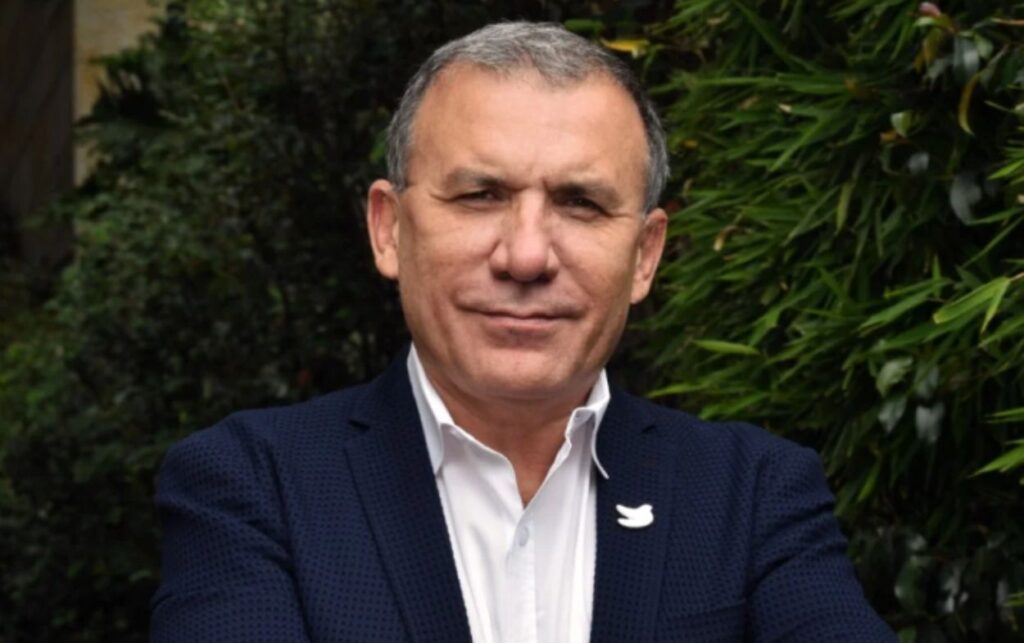 Retrato de Roy Barreras, precandidato presidencial, durante jornada política en el marco de su aspiración a la Presidencia de Colombia.