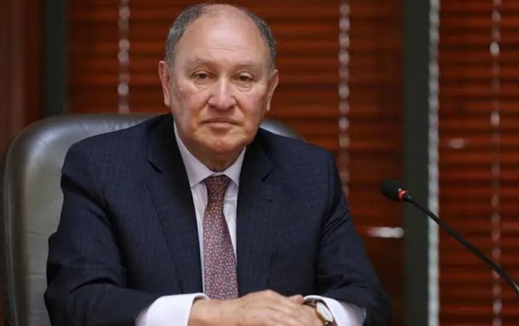 Alberto Rojas Ríos, conjuez del CNE, explica su voto favorable a Iván Cepeda en la controversia por la Consulta del 8 de marzo. 