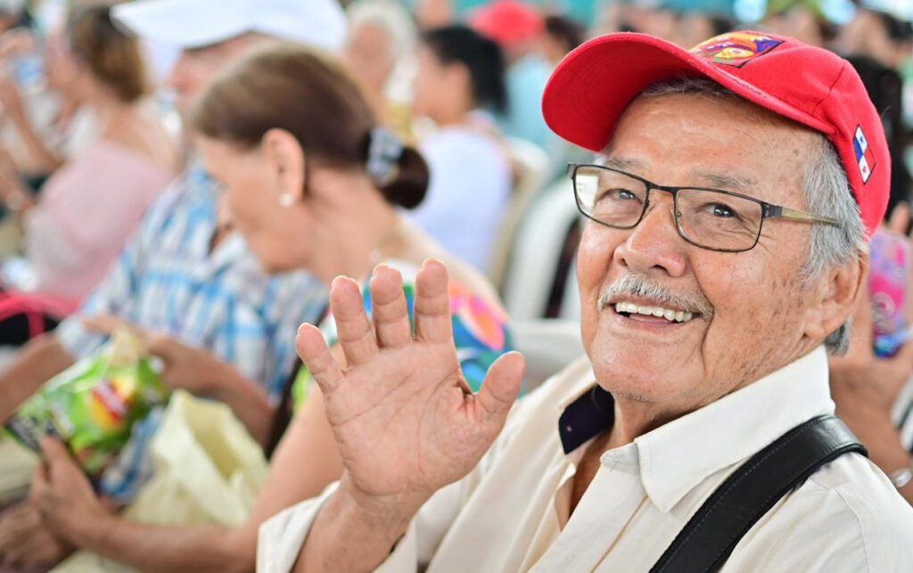 Punto de atención de SuperGiros entregando subsidios.