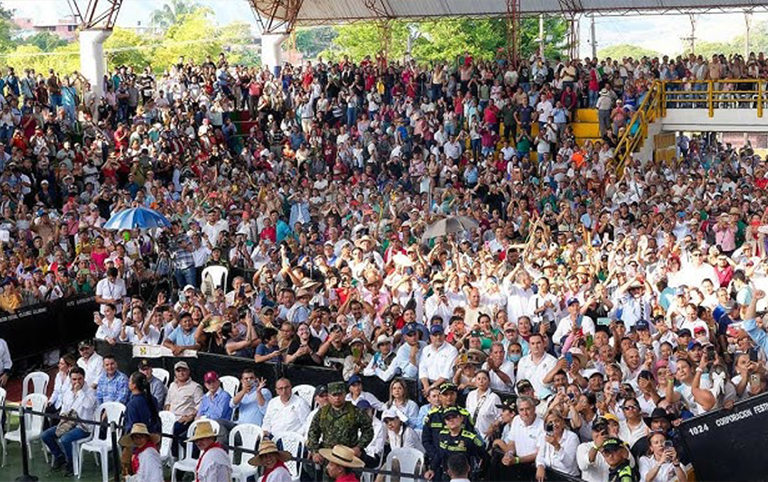 Campesinos reciben adjudicación de predios rurales.