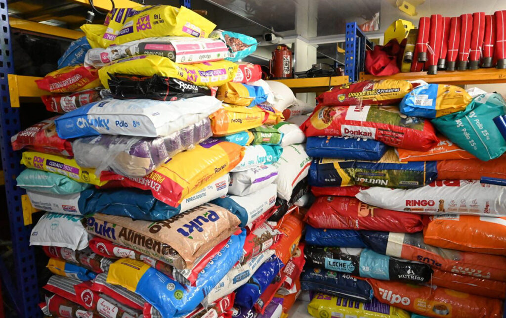 Donaciones de alimento animal recolectadas para emergencia en Córdoba.