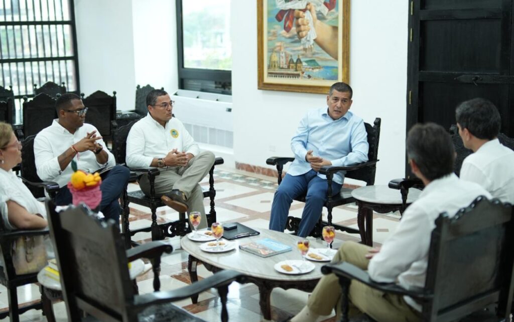 Energías limpias centran el diálogo entre la Alcaldía de Cartagena, Transcaribe y directivos de Terpel por la sostenibilidad del sistema.