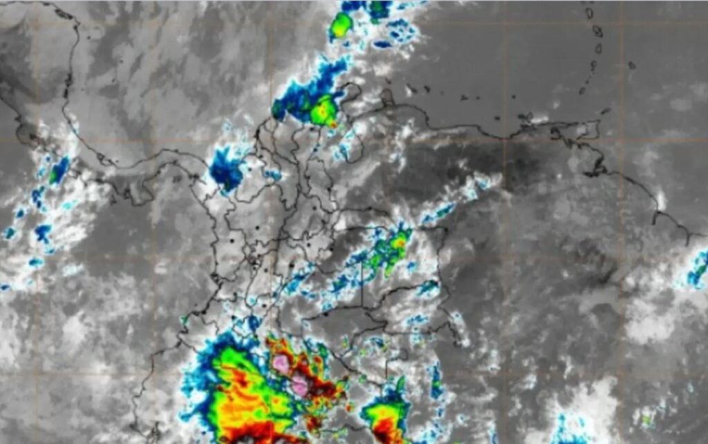 Frente frío impacta el litoral con lluvias, vientos y olas intensas.