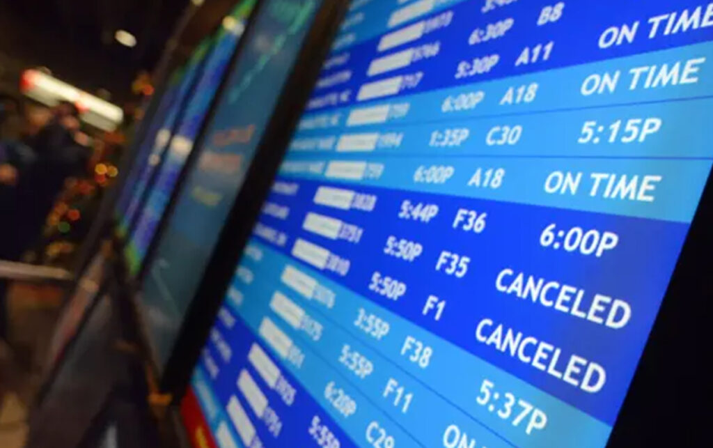 Pista del aeropuerto de Cartagena durante jornada operativa.