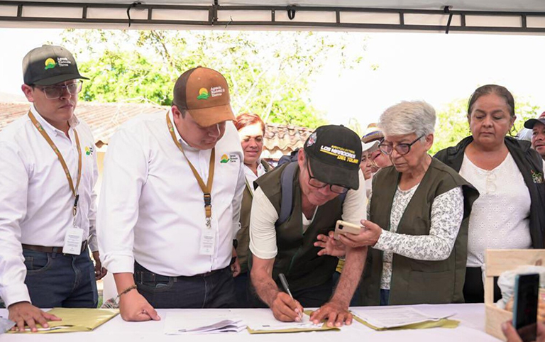 Gustavo Petro anuncia entrega de tierras en Tolima.