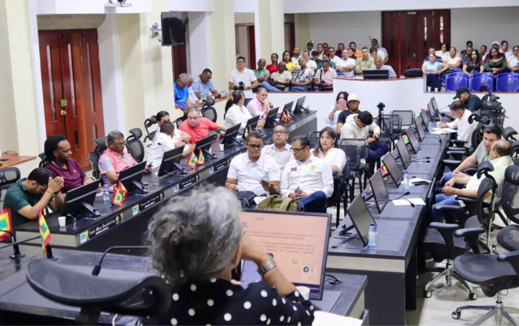 Debate Distriseguridad en el Concejo de Cartagena con participación de concejales, funcionarios y ciudadanía durante sesión de control político.