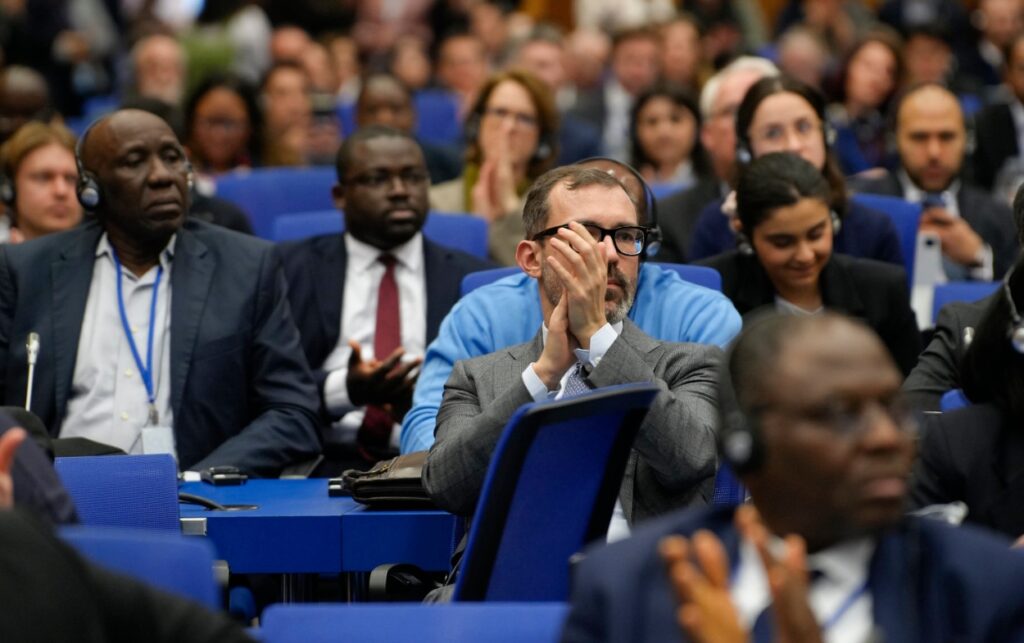 Delegados internacionales escuchan el discurso sobre las 3.300 toneladas incautadas que presentó el presidente Gustavo Petro ante la Comisión de Estupefacientes de la ONU. 