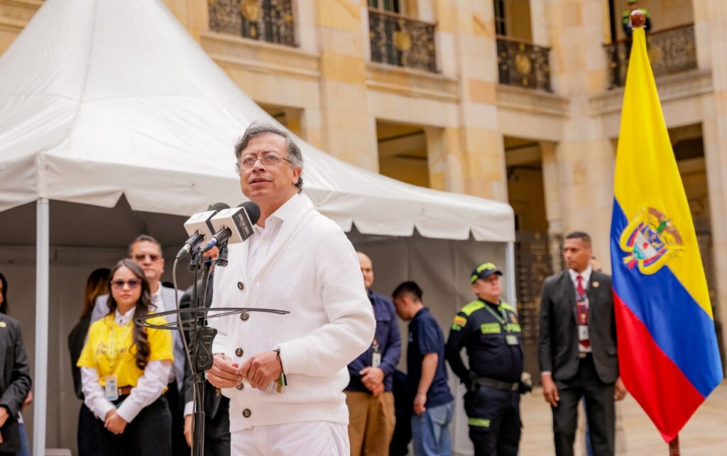 Durante la apertura electoral, Gustavo Petro informó a los medios la detección de casi 4 mil millones de pesos en operaciones de compra de votos.