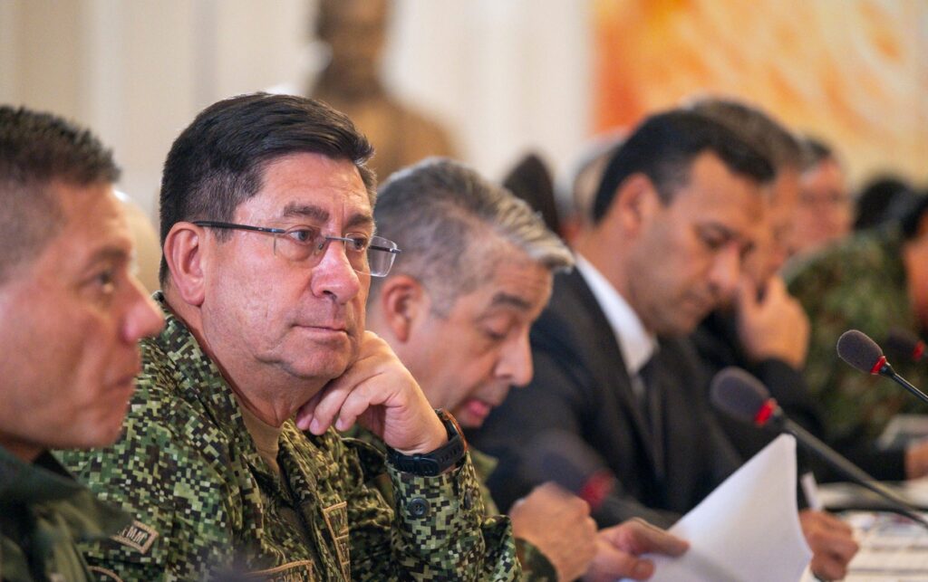 Elecciones 2026: altos mandos de la Fuerza Pública participan en reunión de seguridad electoral para garantizar la protección de candidatos y votantes en Colombia.