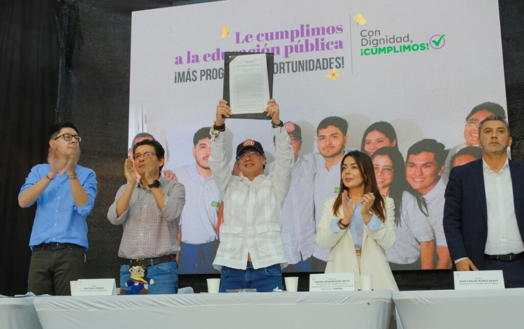 La ley 2568 de 2026 revoluciona la educación superior en acto oficial encabezado por el presidente Gustavo Petro durante la promulgación en la Universidad del Cauca.