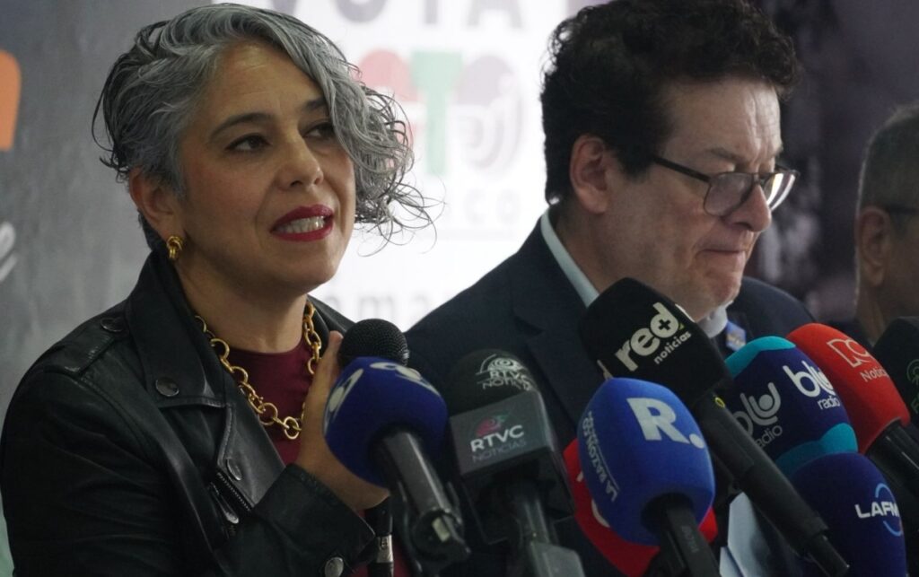 Las dudas para las elecciones 2026 abordadas por voceros del Pacto Histórico ante medios de comunicación en un pronunciamiento sobre el sistema electoral.