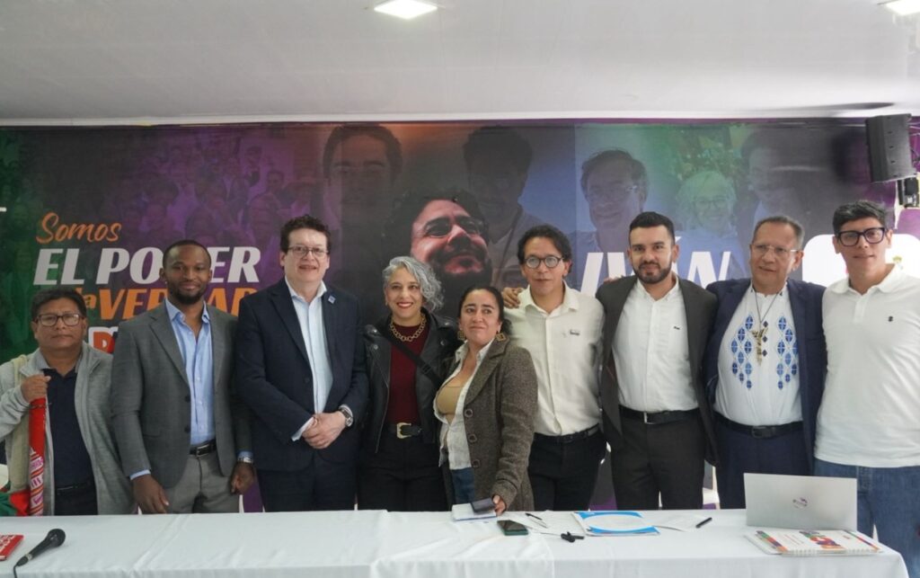 Las dudas para las elecciones 2026 debatidas por dirigentes del Pacto Histórico durante un encuentro político sobre garantías electorales.