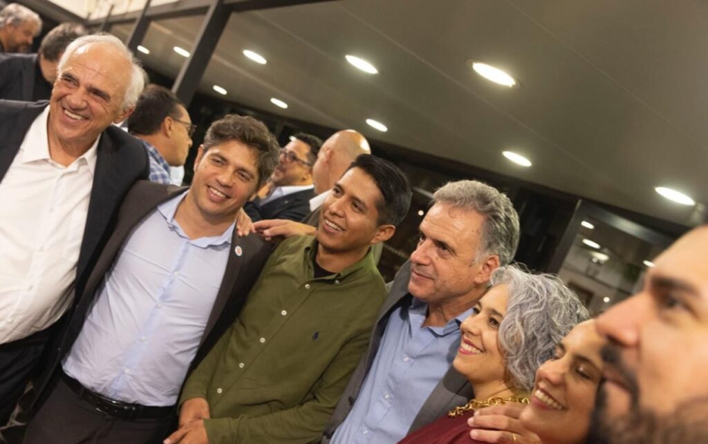 María José Pizarro junto a líderes latinoamericanos durante encuentro político en Uruguay en el marco de la Red Futuro.