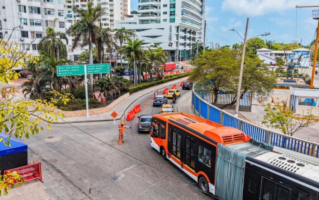 Obra 4 en 1 reorganiza la movilidad con contraflujo y desvíos en Bocagrande durante ejecución del plan de manejo de tráfico.